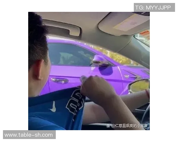 梅西印度之行迸发骚乱…椅子水瓶横飞,球迷花1.2万连脸也看不到